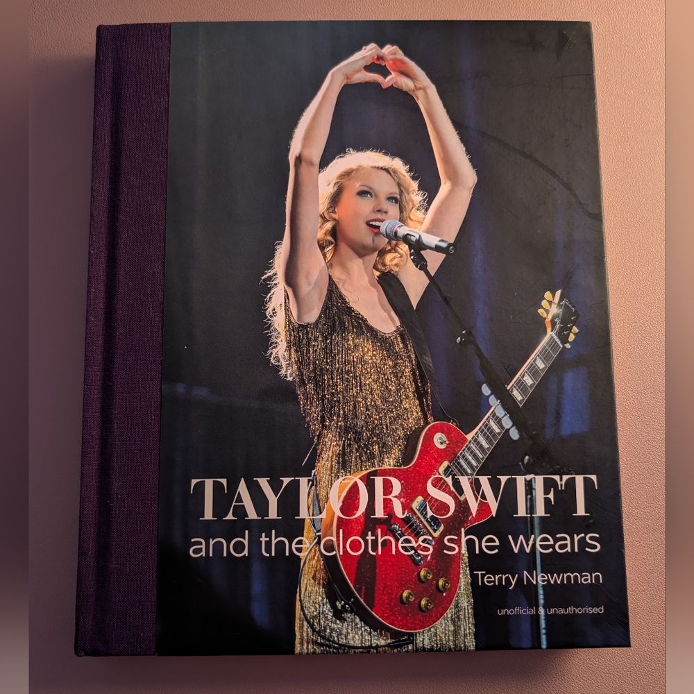 Taylor Swift and the clothes she wears - book